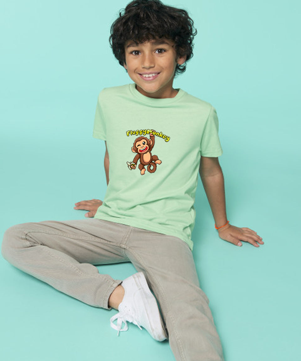 Kind trägt ein T-Shirt aus Biobaumwolle